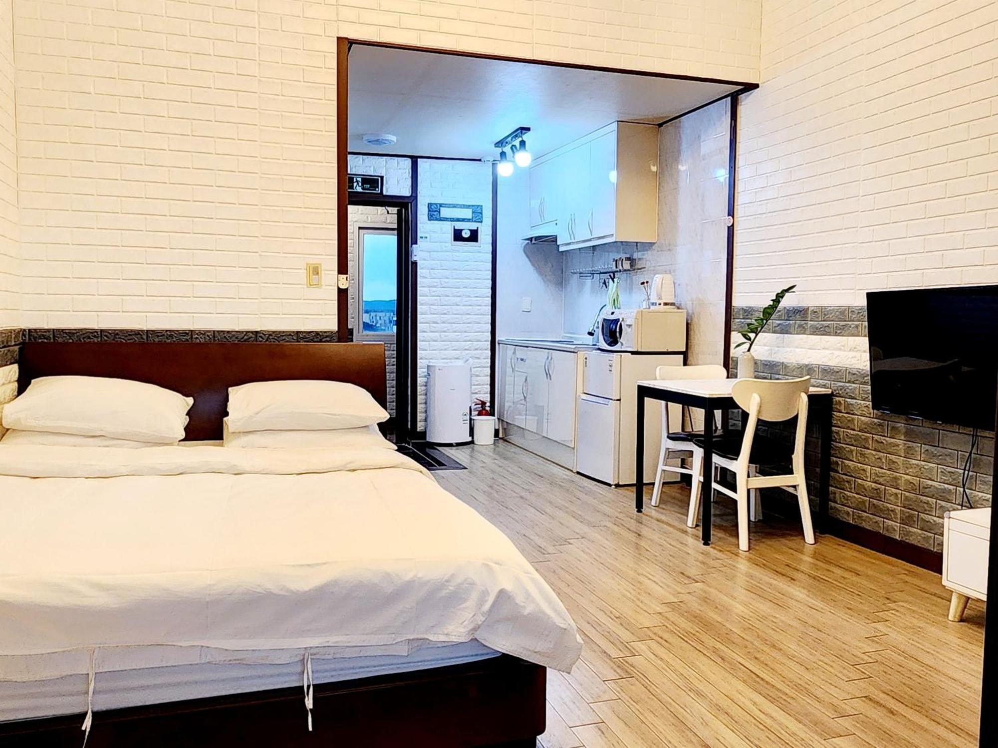 Pureun Jeju Pension Seogwipo Esterno foto